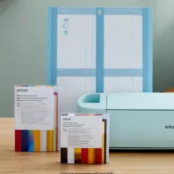 Cricut Papier Et Cartes|La Gamme Explore^Cartes avec insert de transfert de foil, collection Royal Flush- R10 (18unités)