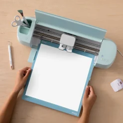 Cricut La Gamme Explore|Thermocollant (htv)^Thermocollant à couleur changeante activé par les UV, blanc - bleu