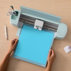Cricut La Gamme Explore|Vinyle^Vinyle à couleur changeante activé par le froid - Permanent, bleu clair - turquoise