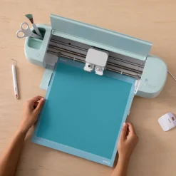 Cricut La Gamme Explore|Vinyle^Vinyle à couleur changeante activé par le froid - Permanent, turquoise - violet