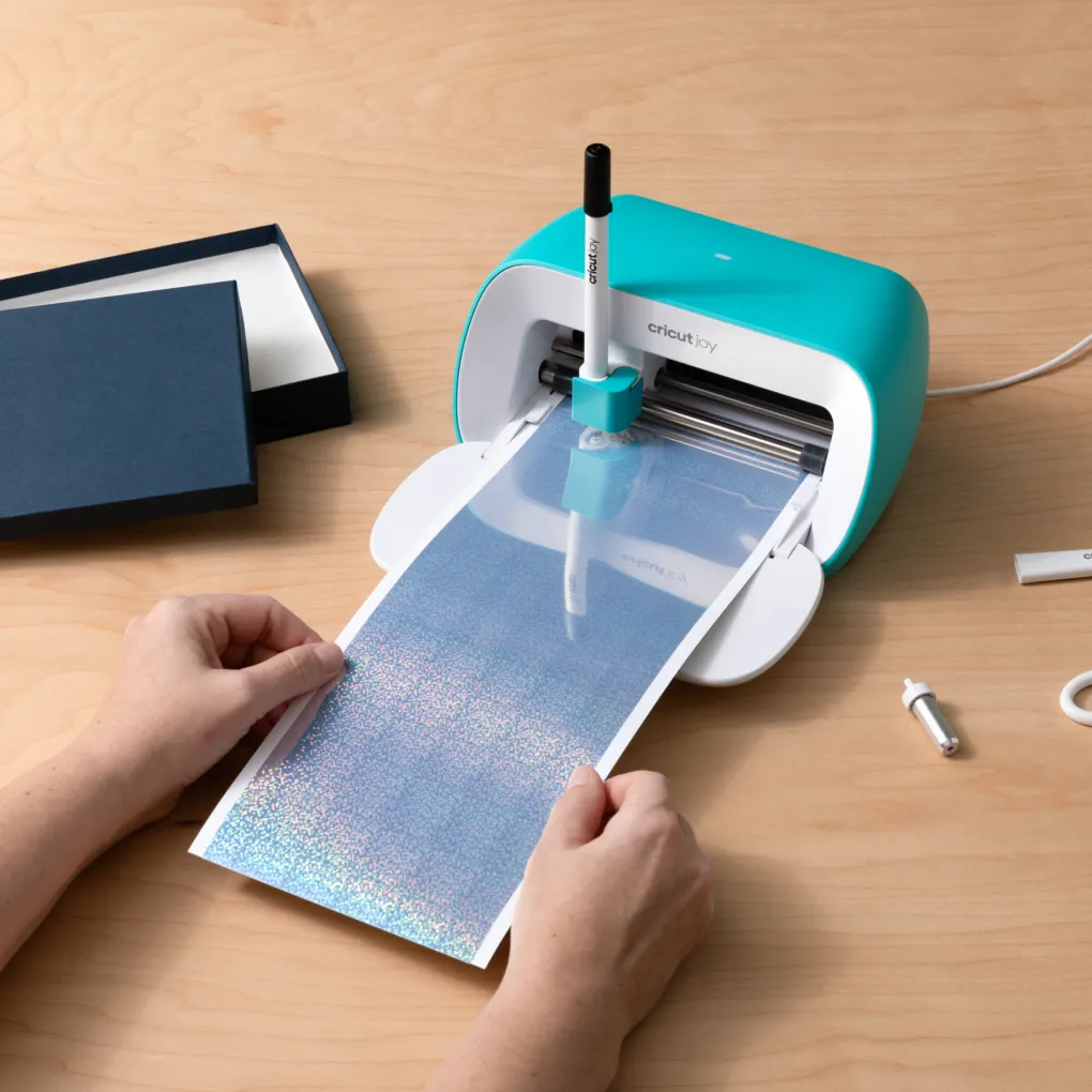 Cricut La Gamme Joy|Vinyle^Vinyle inscriptible Smart Label™ Joy™ -Permanent, argent holographique