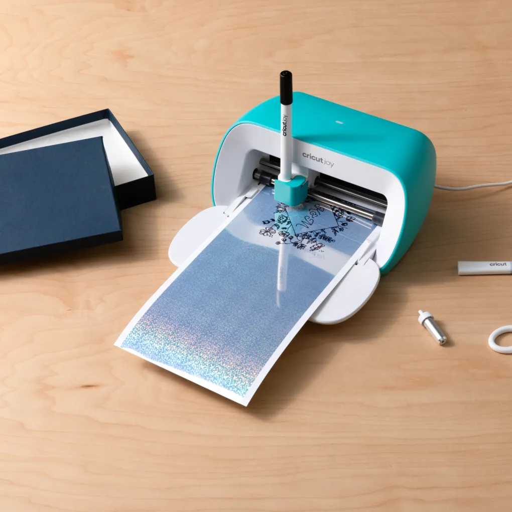 Cricut La Gamme Joy|Vinyle^Vinyle inscriptible Smart Label™ Joy™ -Permanent, argent holographique